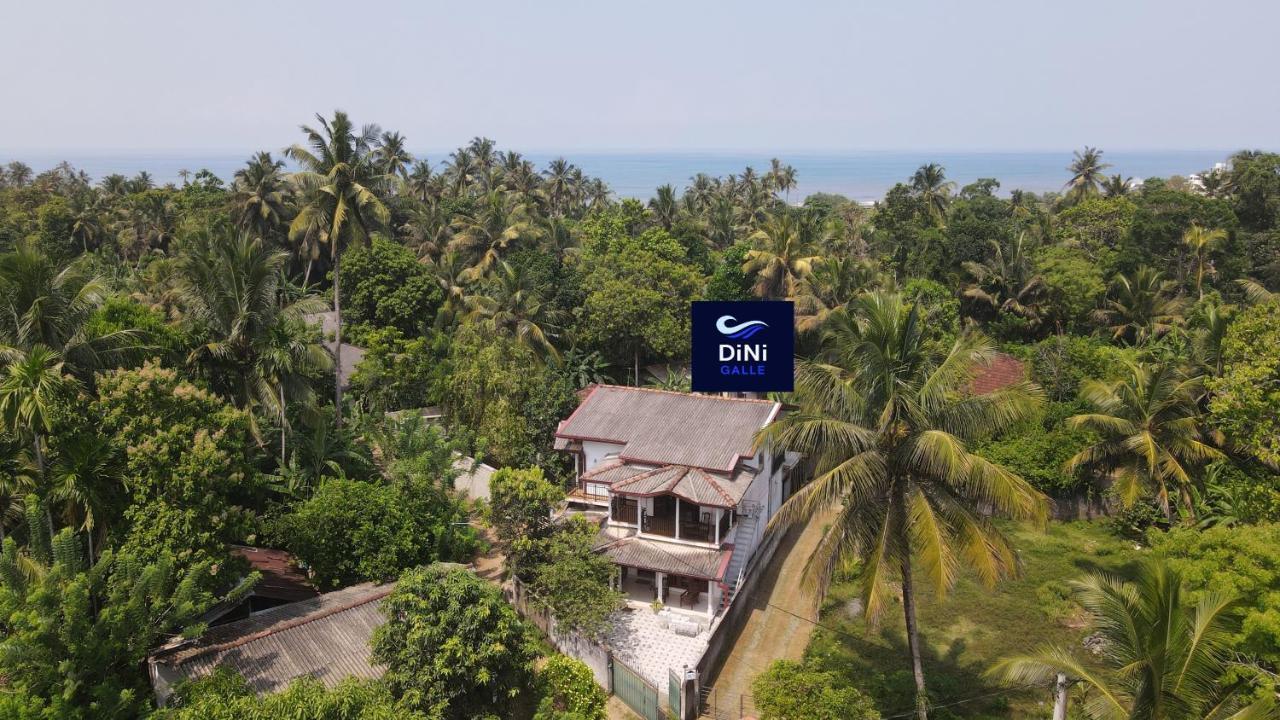 Dini Galle Buitenkant foto
