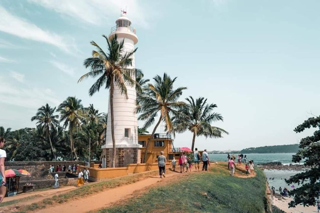 Dini Galle Buitenkant foto