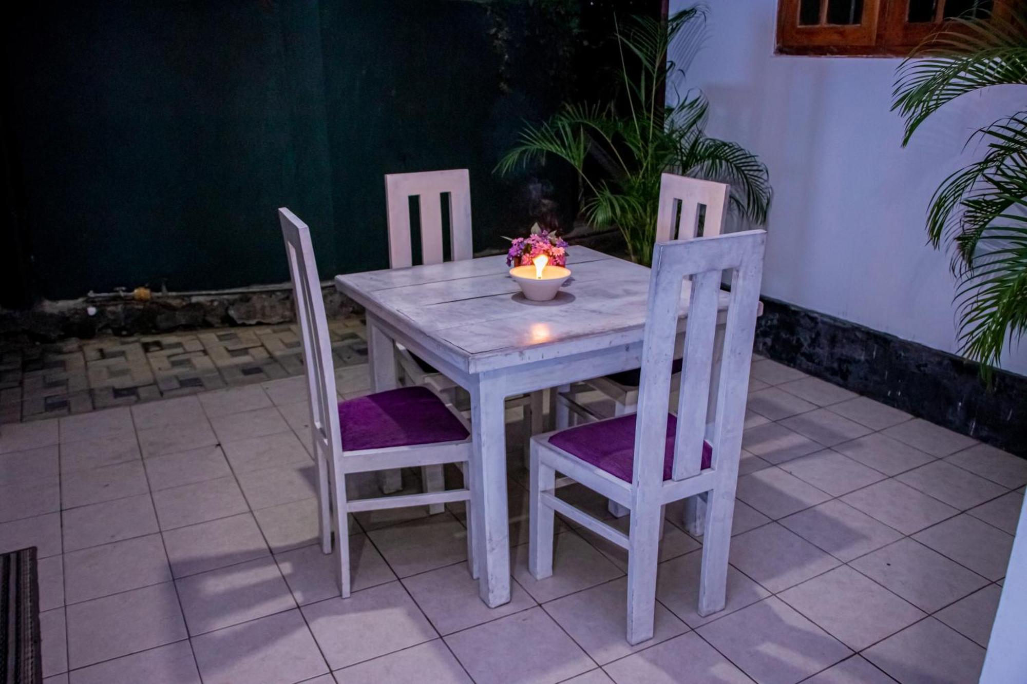 Dini Galle Buitenkant foto