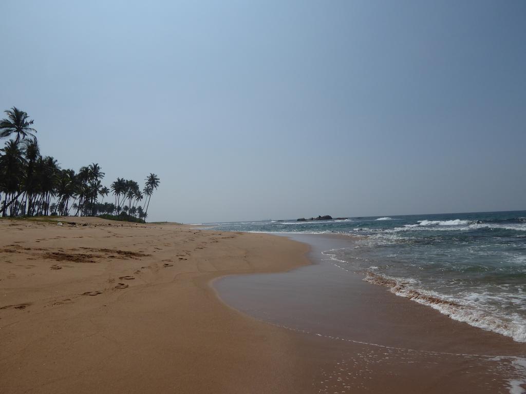 Dini Galle Buitenkant foto